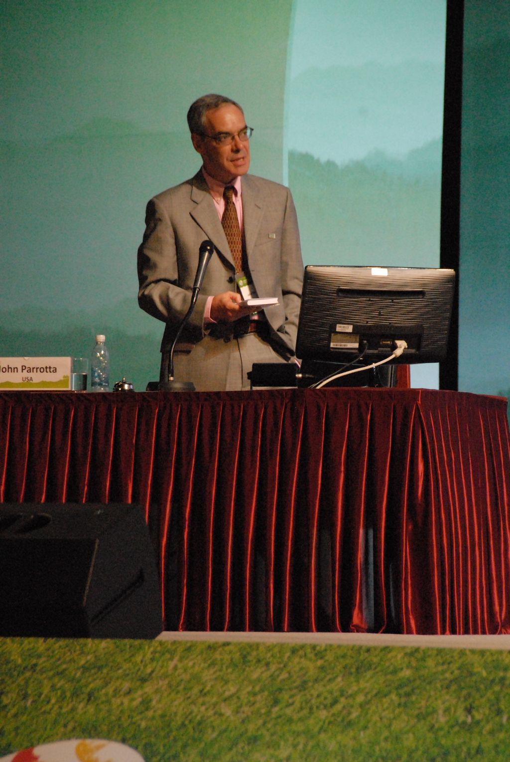100825IUFRO_020.JPG