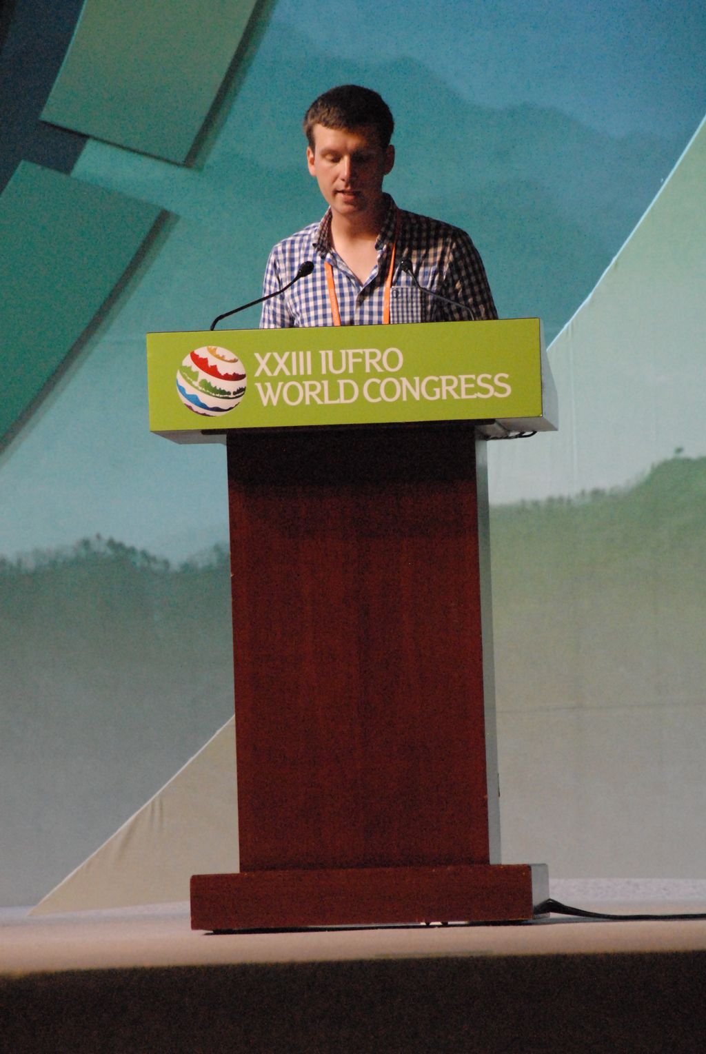 100825IUFRO_041.JPG