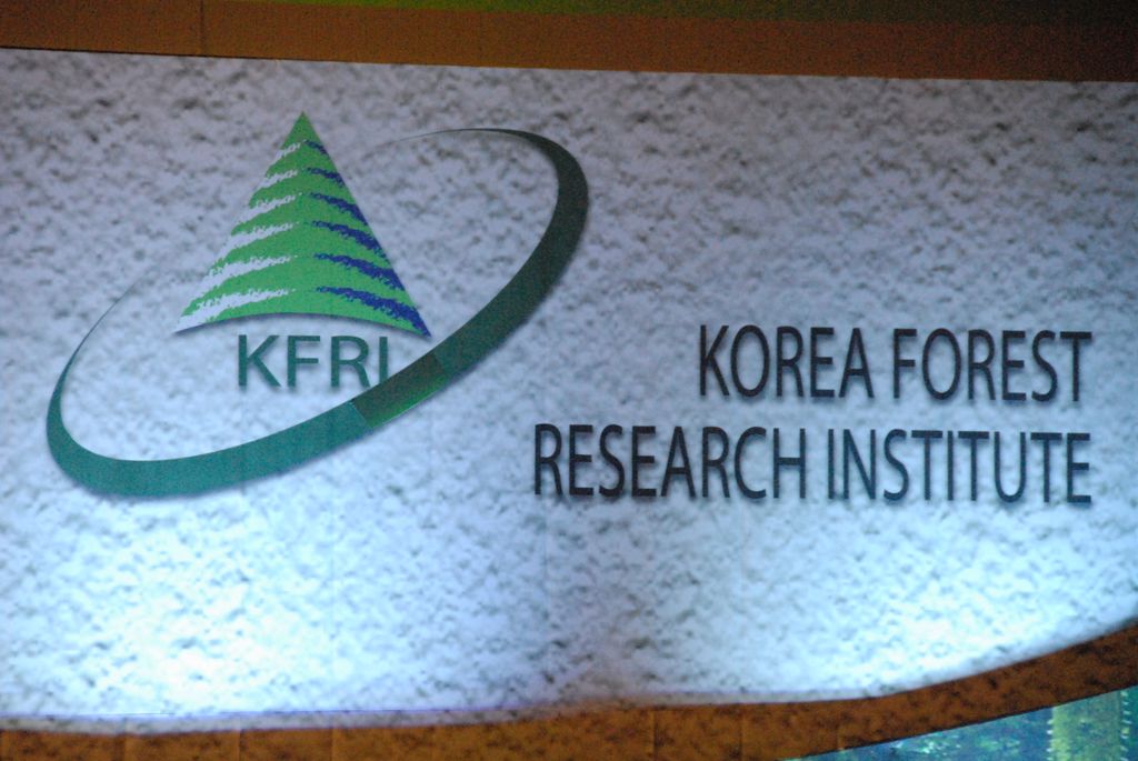 100825IUFRO_018.JPG